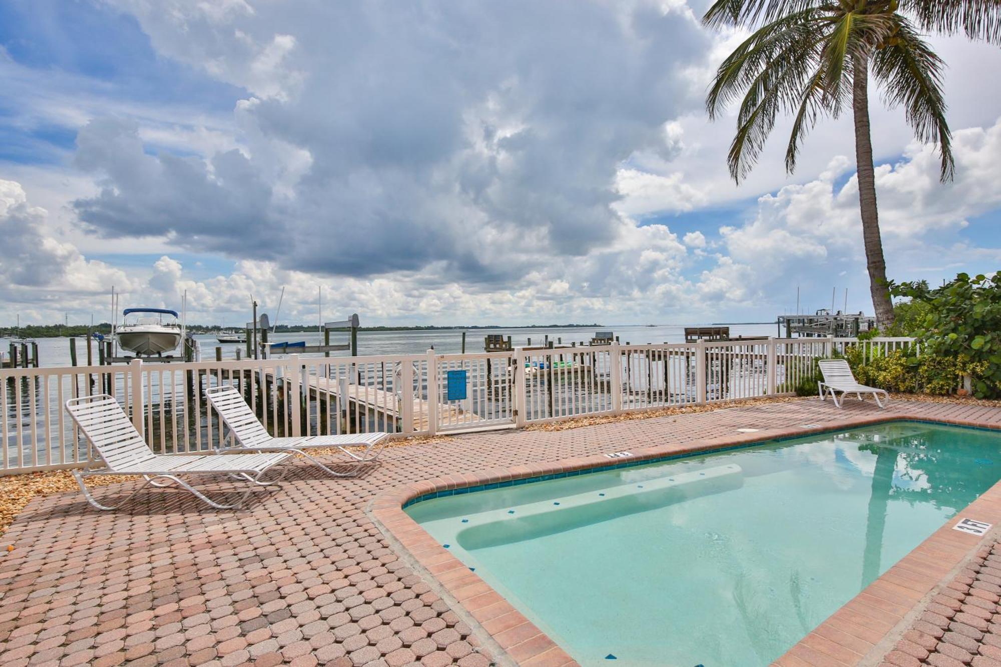Hibiscus Hideaway B - Top Floor Unit Bradenton Beach Bagian luar foto